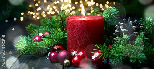 Brennende Adventskerze - We...