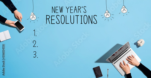 Foto New years resolution with people working together with laptop and phone