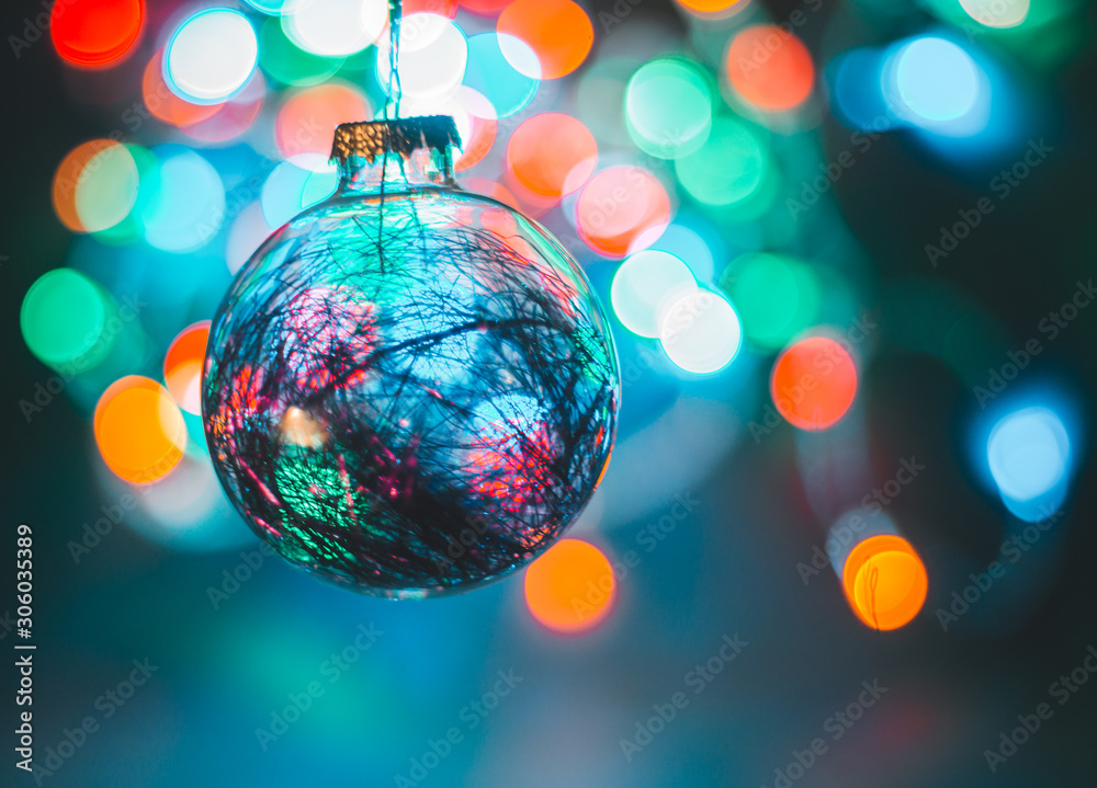 Fototapeta premium Horizontal see-through globe with bokeh Christmas light circles postcard