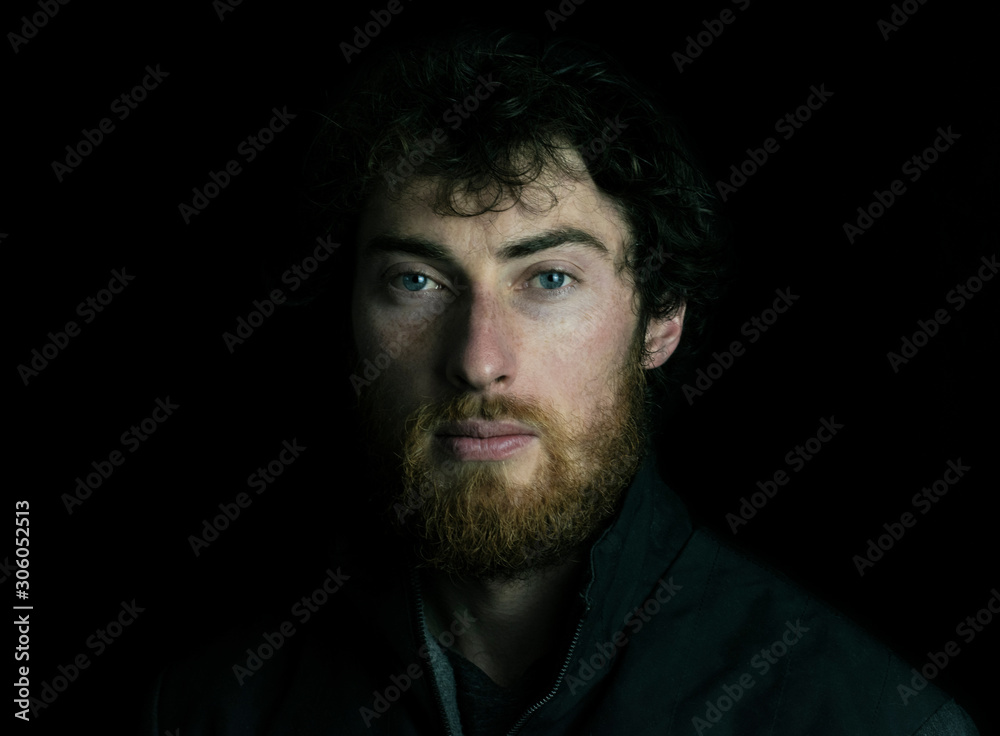 Obraz premium young man on dark background