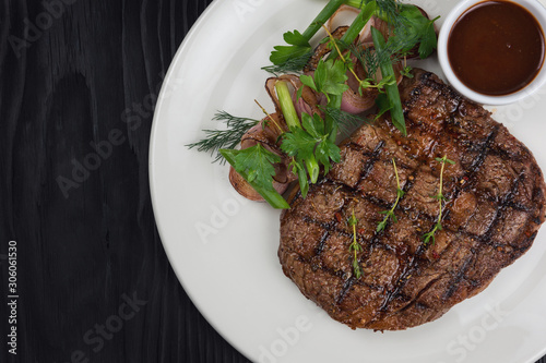 Grilled beef steak with veg...