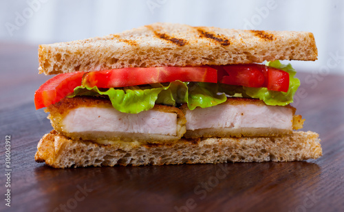 Sandwich with bread, chicken nuggets, tomatoes and lettuce