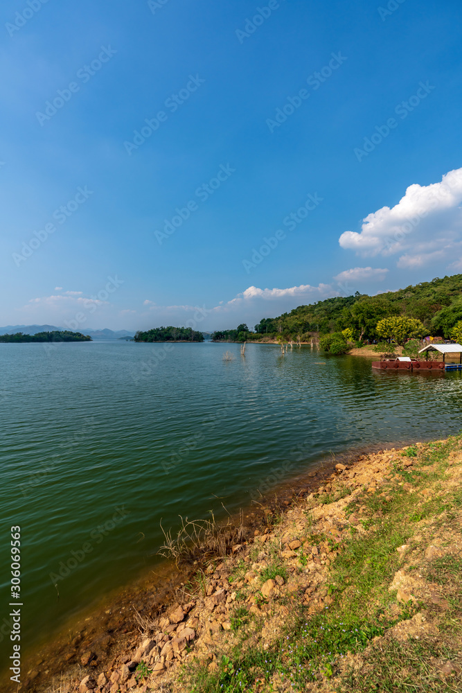 Obraz premium beautiful blue sky green forest mountains lake view at Kaeng Krachan National Park, Thailand. an idea for backpacker camping relaxing hiking on long holiday weekend a couple, family activity campfir