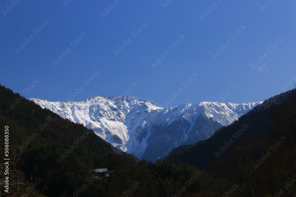 Fototapeta premium 南信州大鹿村 小渋川からの赤石岳遠望