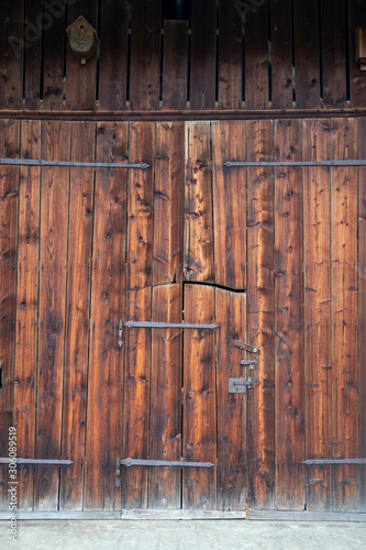 Scheunentor, sonnenverbranntes Holz