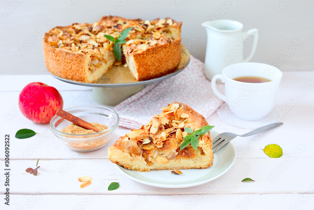 Apfelkuchen mit Mandelblättchen Apfelkuchen mit Mandelblättchen