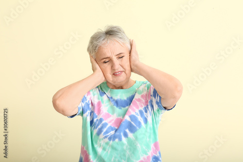 Senior woman with hearing p...