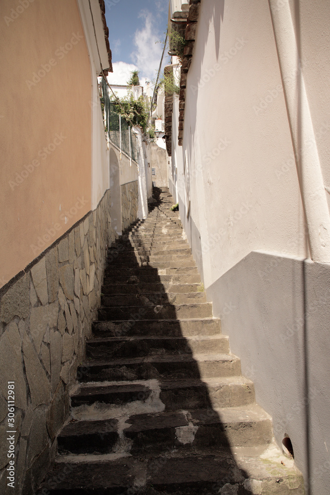 Fototapeta premium venturing out on the steets of positano