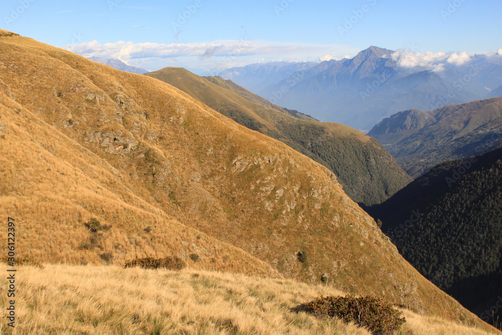 Zauberhafte Alpenlandschaft; Blick zum Monte Legnone