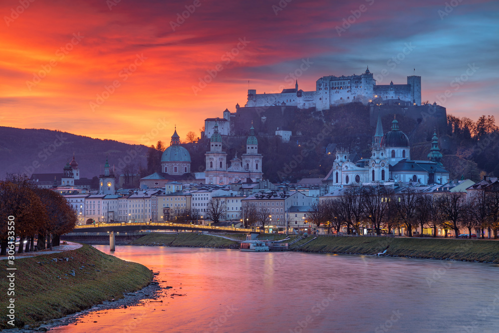 Fototapeta premium Salzburg, Austria. Cityscape image of the Salzburg, Austria with Salzburg Cathedral during beautiful autumn sunrise.