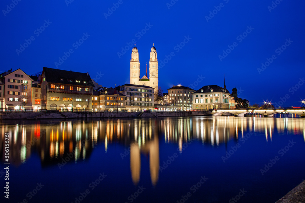 Obraz premium scenic view of historic Zurich city center with famous Fraumunster and Grossmunster Churches and river Limmat at Lake Zurich, Canton of Zurich, Switzerland