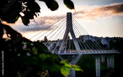Vue sur l'arche principale du Pont de la Poya à Fribourg, Suisse
