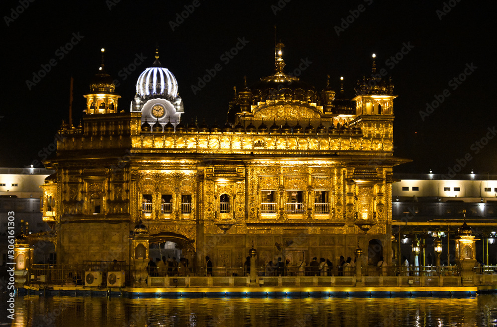 Fototapeta premium Golden Temple Night View