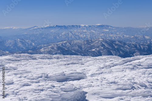 熊野岳から見た吾妻連峰 © backpacker