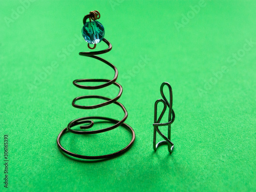 installation of paper clips on a green background. lovers at the Christmas tree