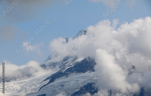 A peak in the Swiss alps hidden behind clouds © Zawinul