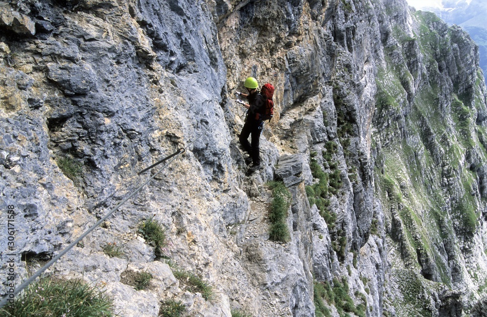 Im Tälli Klettersteig - der älteste, erste Klettersteig der Schweiz wird meistens von der Tällyhütte aus begangen. Mit 1391 Höhenmetern und 6 Stunden Gehzeit verlangt er einiges an Kondition