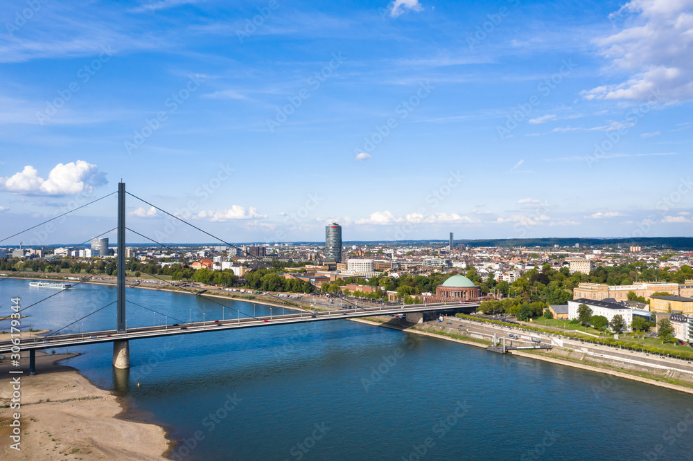 Fototapeta premium Rheinufer in Düsseldorf - Germany