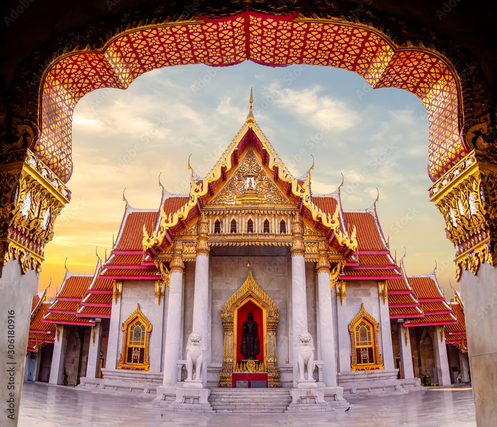 Fototapeta premium Wat Benchamabophit or Marble Temple is an ancient and beautiful temple located in Bangkok, Thailand.