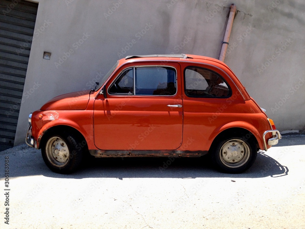 Old red fiat 500