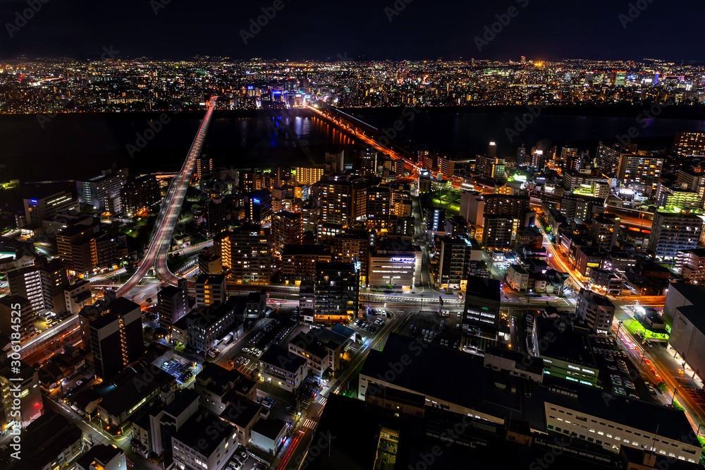 梅田スカイビル41階の空中庭園展望フロア屋上から見た夜景 淀川と十三大橋 Stock 写真 Adobe Stock