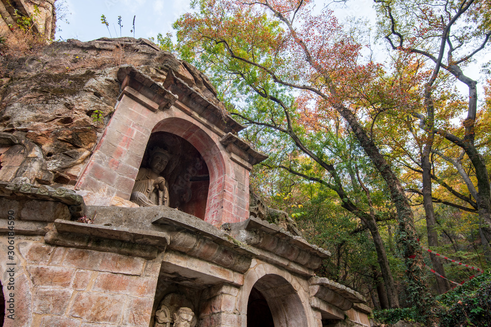 Obraz premium Buddha without head in Qixia mountain, Nanjing, China