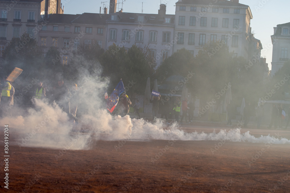 Fototapeta premium Manifestation des Gilets Jaunes Lyon 2019