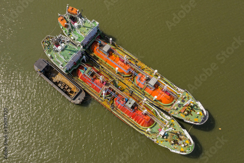 Aerial view of liquefied petroleum gas tankers in warehouses in Thailand © Sathit Trakunpunlert