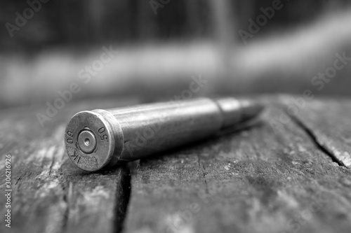 Φωτογραφία close up of black and white 50 mm caliber bullet background