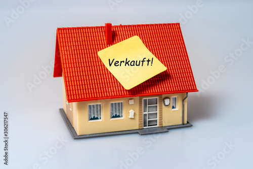 Haus verkauft photo