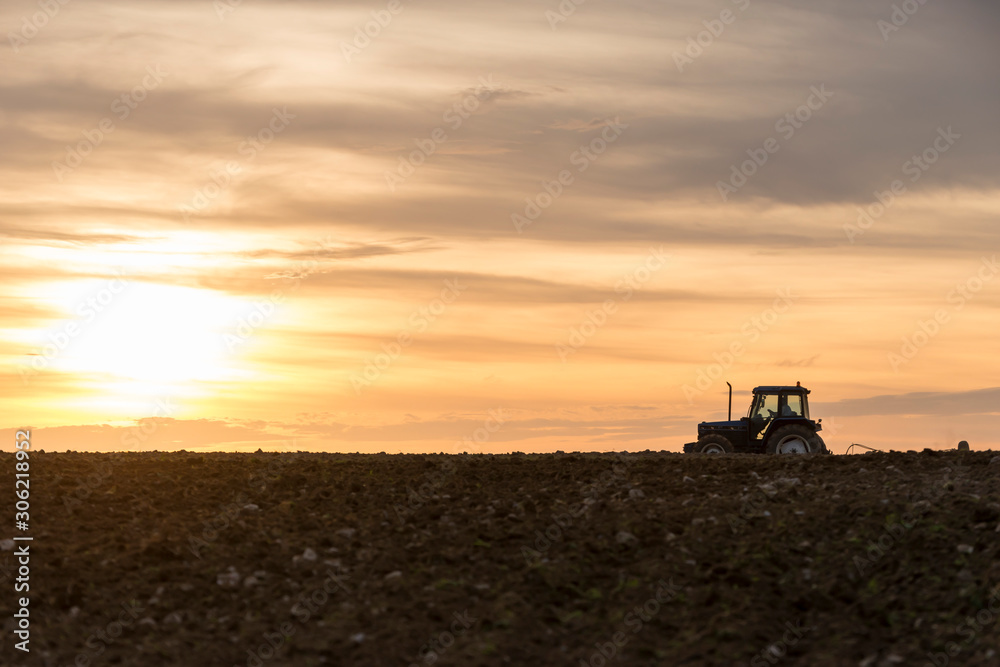 Trattore - Agricoltura Trattore - Agricoltura