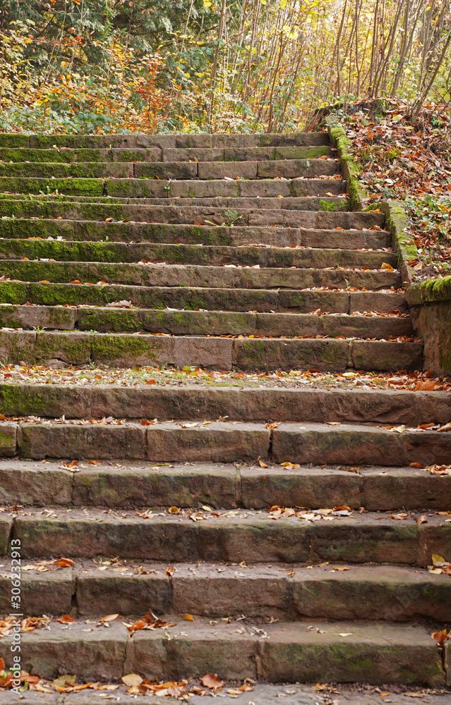 Steintreppe Treppe aus rotem Naturstein Steintreppe Treppe aus rotem Naturstein