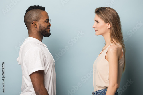 Billede på lærred African American man and Caucasian woman looking at each other