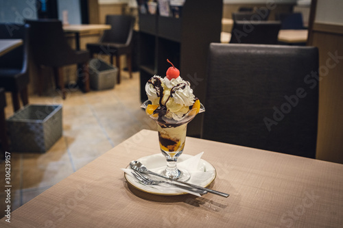 チョコレートパフェ