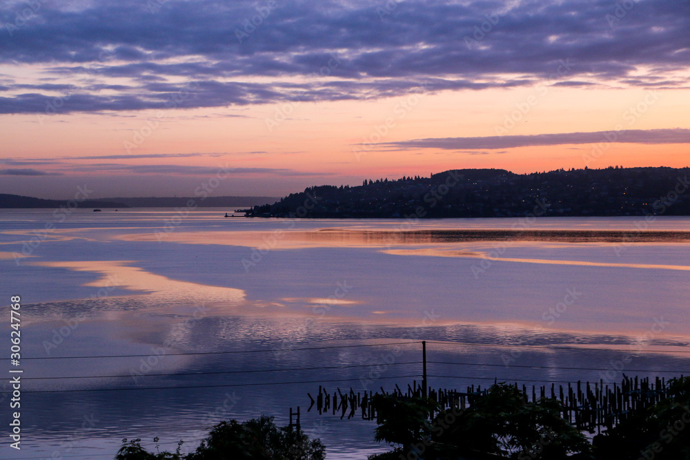 Fototapeta premium Pink and Purple Sunrise on Commencement Bay and Brown's Point Tacoma