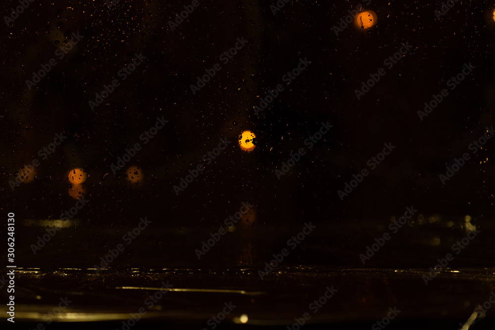 Obraz premium Blur rain drop window street evening night light bokeh abstract background
