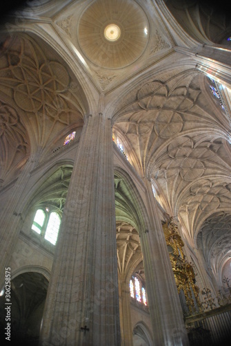 Interior de la catedral de Segovia, Segovia (España) photo