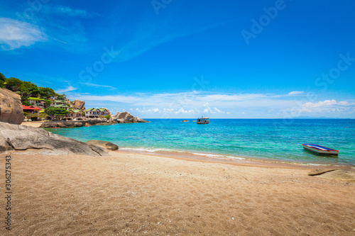 Fototapeta Naklejka Na Ścianę i Meble -  Beautiful Tropical Island Beach at Koh Tao, Thailand