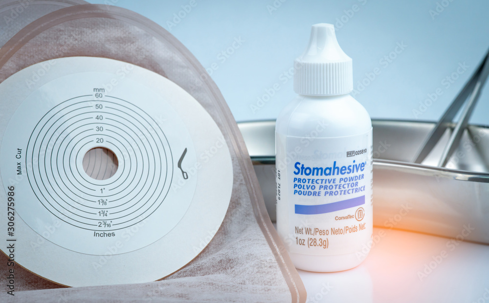 Foto de CHONBURI, THAILANDAUGUST 3, 2018 Stomahesive protective powder. Stomahesive product