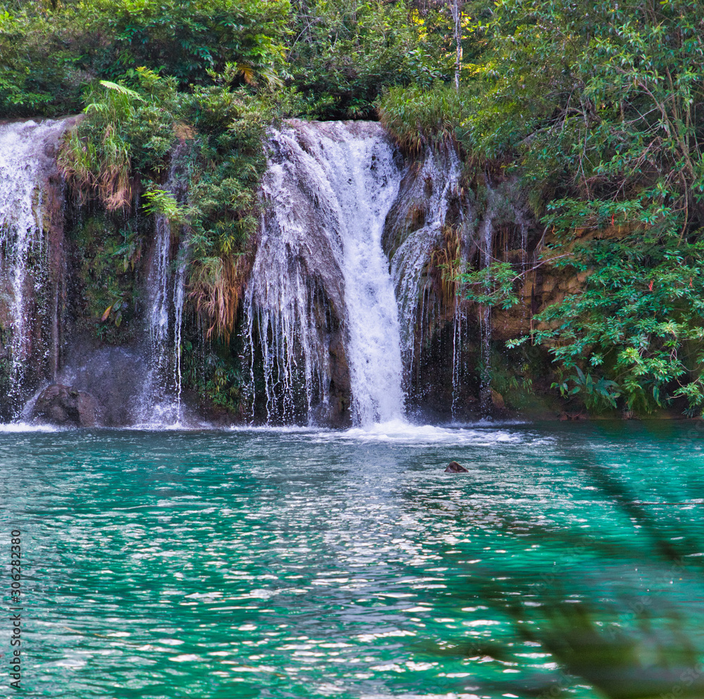 Fototapeta premium niebieski wodospad