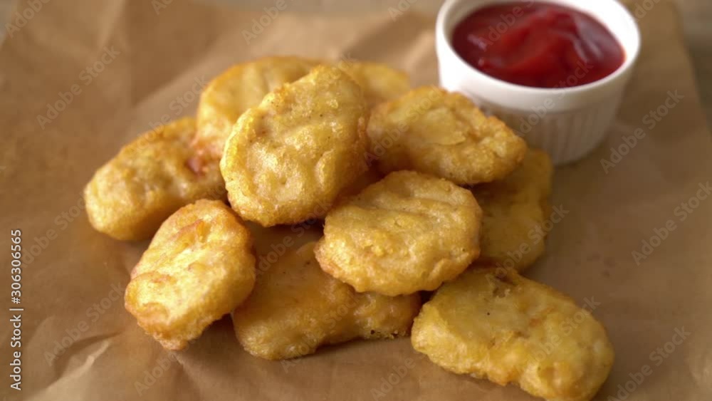 Fried chicken nuggets with sauce