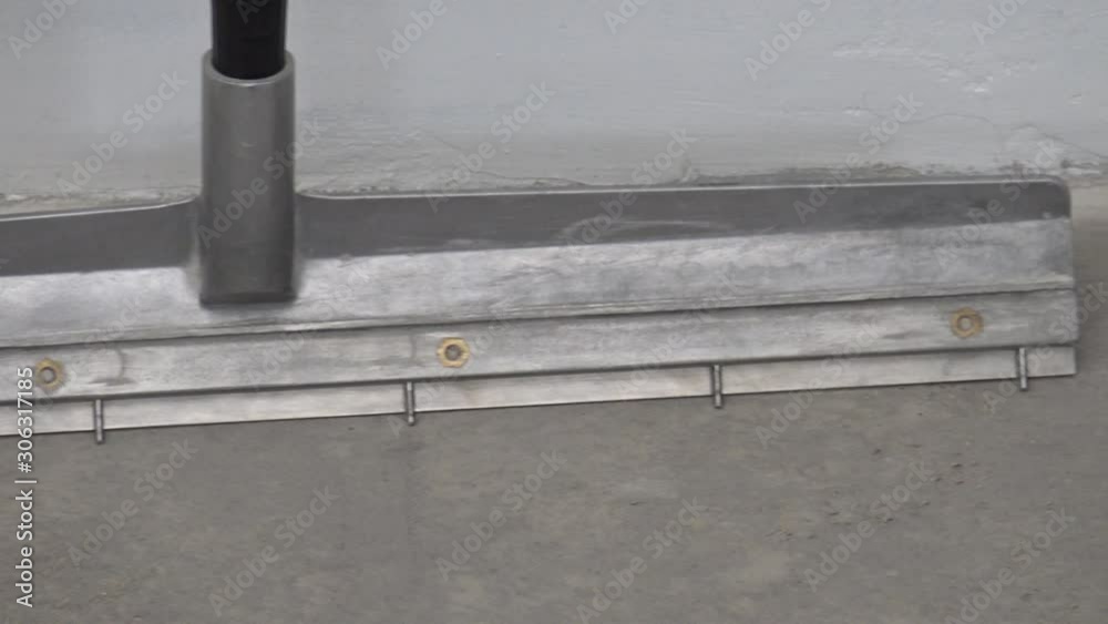 Self leveling screed Self leveling screed
