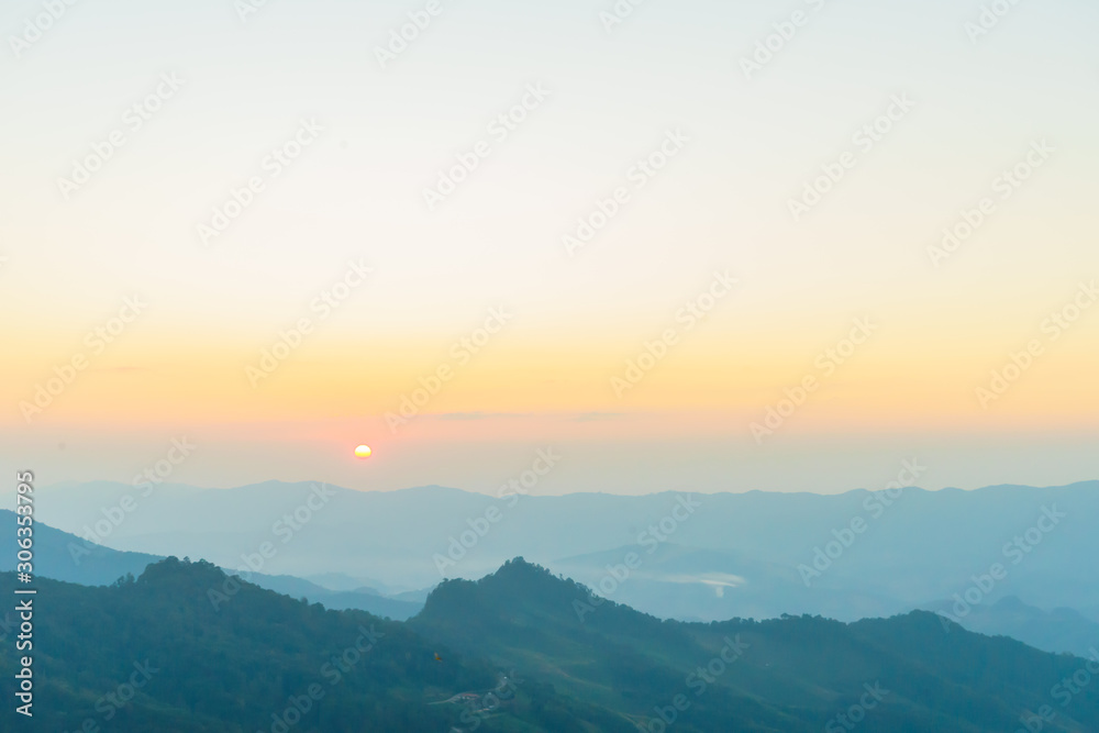 Obraz premium sunset in the mountains