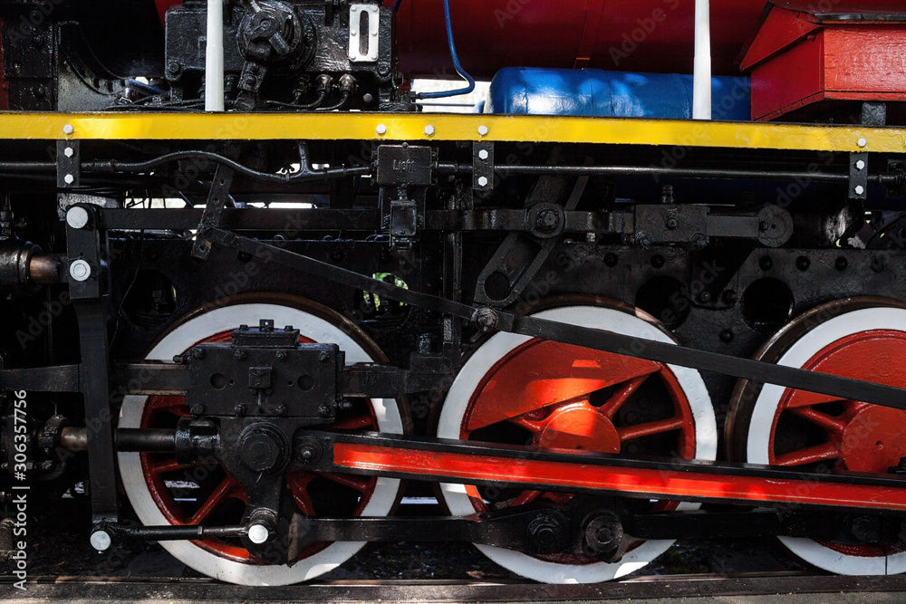 Running gear of the old steam locomotive