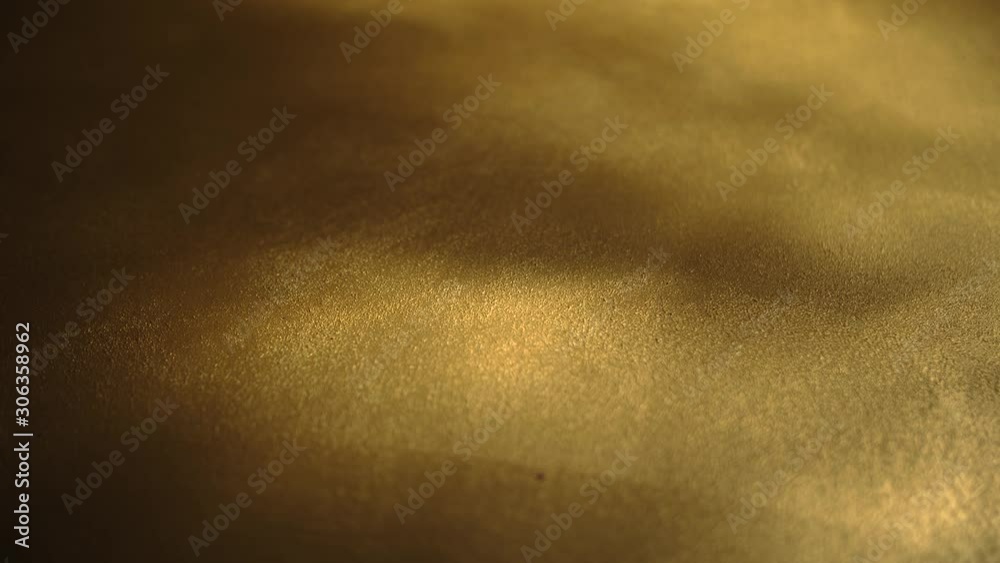 Saturated Gold Color Vidéo Stock Organic and beautiful textured gold background. Slow ...