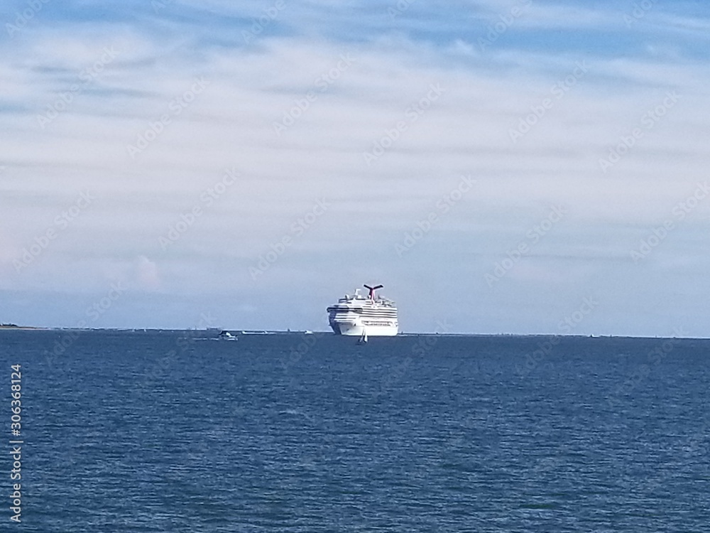 ship, sea, boat, water, ocean, vessel, travel, yacht, transportation, blue, sky, ferry, transport, cargo, cruise, summer, nautical, shipping, luxury, tanker, horizon, sailing, industry, vacation, frei