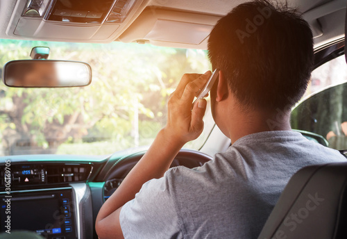 Men cell phone use while driving