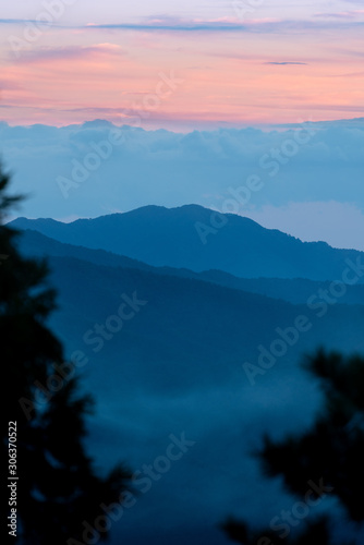 岩手県陸前高田市 朝焼けの陸前高田の山並みの景色