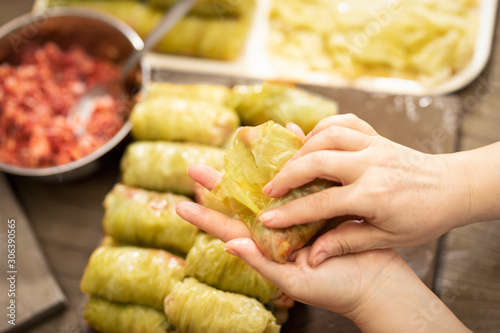 Canvastavla Stuffed cabbage rolls, preparing