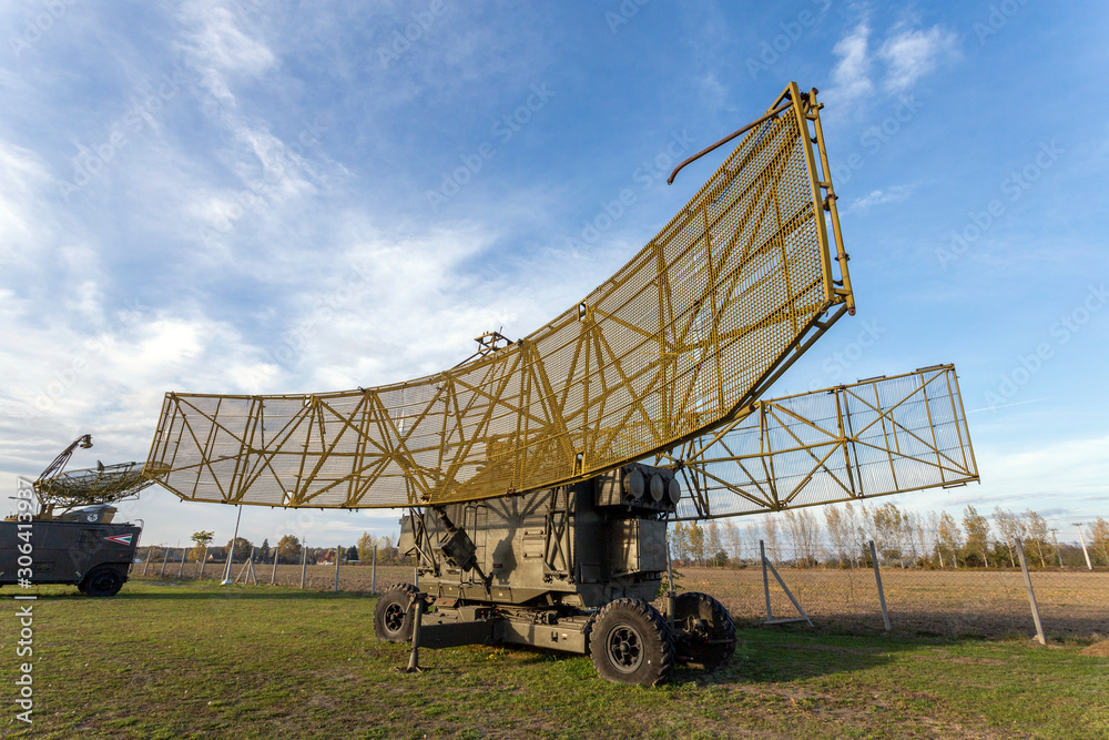 Fototapeta premium Old russian air defence radar